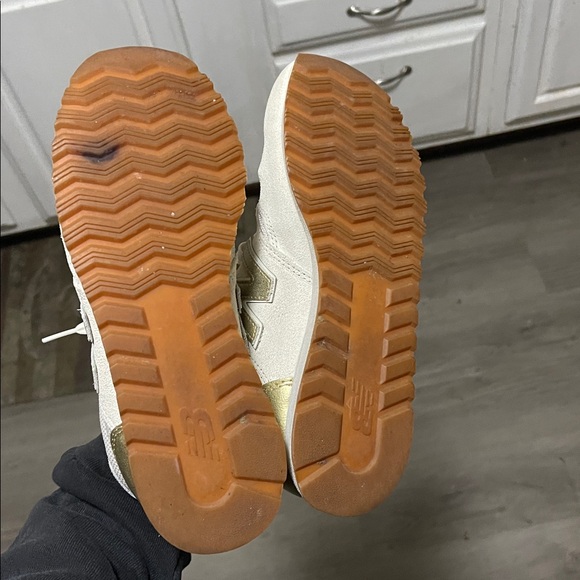 JCrew New Balance Sneakers Cream‎ Gold Size 6 - Picture 5 of 5